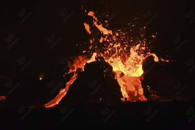 Events volcaniques avec projections de lave - 1mn 27s